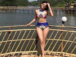 Khakhi aur khiladi (kaththi) full hindi dubbed movie | vijay, samantha, neil nitin mukesh. Bold And Beautiful Amyra Dastur Sets The Mercury Rising As She Flaunts Her Well Toned Body In A Bikini Hindi Movie News Times Of India