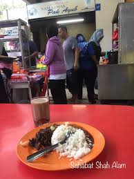 Tular anjing beratur 'beli' nasi lemak di kuching, netizen puji sikap pemilik gerai. Nasi Lemak Pak Ayub Pasar Seksyen 6 Sahabat Shah Alam Facebook