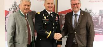 Check spelling or type a new query. Antrittsbesuch Von Lieutenant Colonel Aaron Kaufman Stadt Sulzbach Rosenberg
