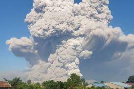 Gunung sinabung kembali erupsi muntahkan abu vulkanik ratusan meter ke langit. Gunung Sinabung Meletus Situasi Terkini Dan Rekomendasi Pvmbg Halaman All Kompas Com