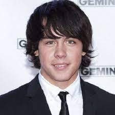 Munro Chambers's Instagram, Twitter & Facebook