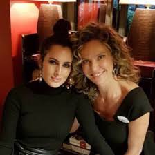 Bundan tam 13 yıl önce ali koç, çocukluk arkadaşı olan nevbahar demirağ dünyaevine girdi. Ali Koc Un Esi Nevbahar Koc Bosphorus Originel Magazine ÙÙŠØ³Ø¨ÙˆÙƒ