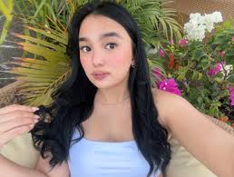 Wait...let me take a selfie 📸 1 2 3 . . . Thank you @ysaskinandbodyexperts  for my skin 💜 #ysalovesyoubetter Thank you @matrixglamsquad & sir  @magicmike_over for my hair color 💓