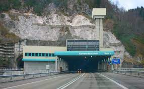 Auftrag.at durchsucht für seine kunden alle zur verfügung stehenden daten anhand von spezifizierten anforderungen und liefert die suchergebnisse über email Karawankentunnel Autobahn