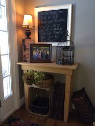 In the years since the 1970s, the style and its chaotic entryway have gotten a bad rap (think barely enough space on the platform to hug visitors hello, let alone hang coats. Pin By Juli Peak On Foyer Foyer Decorating Entryway Decor Split Foyer Decorating