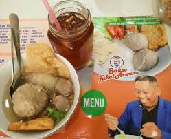 Makan siang yang enak sumber gambar: 15 Makanan Khas Indonesia Yang Paling Lezat
