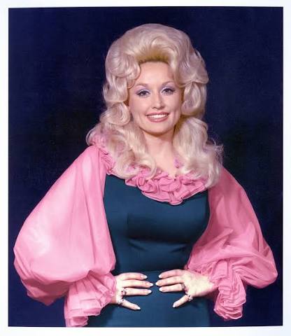 Dolly Parton Was Moved to Tears When a 7-Year-Old Sang Her Song in a Coat Made of Rags #DollyParton #CoatOfManyColors #HeartwarmingStory