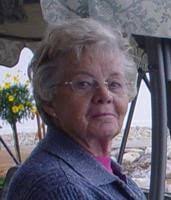 Amber Lamoreaux's Instagram, Twitter & Facebook