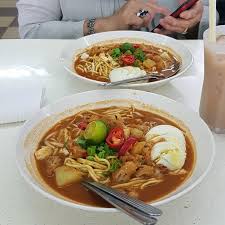 Garnish with all other ingredients. Restoran Mee Rebus Ramli Ipoh Perak