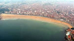 San lorenzo tuvo su origen con el establecimiento de una estancia dedicada a la explotación de plantaciones, que abarcaba el amplio espacio denominado ñu guazú o campo grande, instalaciones erigidas en el siglo xvii por los. La Playa De San Lorenzo Que Pudo Haber Sido