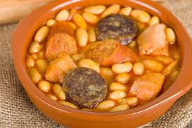 En invierno, en cambio, resulta habitual incorporarlas a nuestro menú semanal en forma de potaje. Estofado De Alubias Blancas Con Chorizo Y Morcilla De Carne Mejor Receta Demos La Vuelta Al Dia