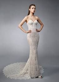A linie herz ausschnitt schleife spitze hof schleppe brautkleid. Tragerloses Rosafarbenes Brautkleid Im Fit And Flare Schnitt Mit Cremefarbener Spitze Ausschnitt In Herzform Und Schleppe Von Enzoani Modell Neville Heiraten Mit Braut De