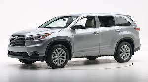 The le v6 is about $32,500. 2016 Toyota Highlander