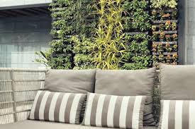 Worauf sie beim anlegen vertikaler gärten achten sollten, erfahren sie im folgenden. Vertikaler Garten Auf Dem Balkon Tipps Und Inspiration Brigitte De