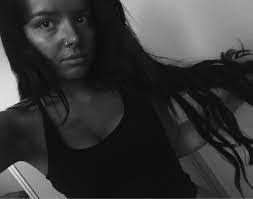 Vanessa Heaps's Instagram, Twitter & Facebook