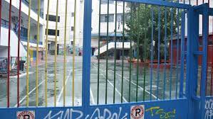 Με λουκέτο στα σχολεία όλης της χώρας επιχειρεί η κυβέρνηση και οι λοιμωξιολόγοι να βάλουν φρένο στο τρίτο κύμα κορωνοϊού που έχει βάλει όλη την ελλάδα στο κόκκινο. Korwnoios H Nea Lista Me Ta Kleista Sxoleia Se Olh Th Xwra Skai