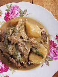 Bubuh air sedikit dan bubuh daging kisar. Daging Masak Putih Utara