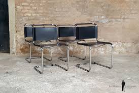 Ici, on a rassemblé la crème de la crème des pièces de designers qui traversent toutes les époques et subliment tous les intérieurs : 4 Chaises Vintage Tubulaire Style Breuer Cuir Noir