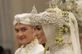 Hijanpengantin #tutorial #videomakeup hijab pengantin/wedding simple make up by arie sardi contact 081222416954 video. 10 Potret Makeup Dan Busana Pengantin Adat Sunda Citra Kirana Anggun