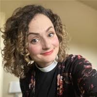 Elizabeth Riley's Instagram, Twitter & Facebook