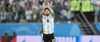Surnommé « le prince » en raison de l'élégance dont il faisait preuve sur et en dehors du terrain 1, cet attaquant est considéré comme l'un des meilleurs joueurs de l'histoire du football uruguayen. Le Jour Ou Messi Arretera Le Football Meme Les Ballons Vont Pleurer Le Point