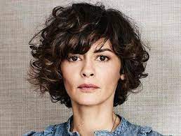 I capelli ricci medi sono l'ultima frontiera del look autunnale; 36 Idee Su Capelli Mossi Medi Capelli Capelli Mossi Medi Tagli Di Capelli