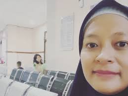 Alhamdulillah masih diberi kesempatan oleh Allah membersamai ibu-ibu  komplek untuk belajar ngaji. Di antaranya ada yang berusia di atas 50  tahun, dan tak pernah absen mengaji. Semangatnya untuk belajar, dan izin  dari