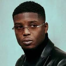 Notre chef de classe qui nous disait "SILENCE TAISEZ-VOUS" là aujourd'hui  il est Dj d'un bar il dit maintenant "FAITES DU BRUIT"