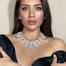 EVER FAITH Collier Plastron Femme Style Vintage Fastueux Cristal Strass  Mariage Costume Ivoire : Amazon.fr: Mode