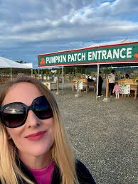 The season is upon us 🎃 My first visit of the season to the pumpkin patch  🎃 Only 35 days left till Halloween 🎃👻💀🦇🕸️🕷️ #Halloween  #halloweeniscoming #PumpkinPatch #pumpkinseason #pumpkins #SpookySeason