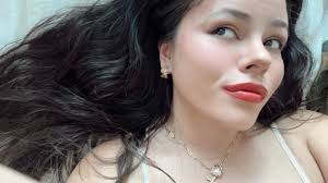 I'm just a moth that wants to share your light 🖤💡🪶