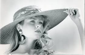 1980s fashion: clothing styles and trends in photos