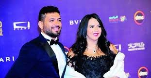 أول ظهور لشقيقة حسن الرداد المحجبة صور Sada El Bald صدى البلد نشرت الفنانة إيمى سمير غانم صورة مع شقيقة الفنان حسن الرداد ا In 2020 Photo And Video Photo Blogger