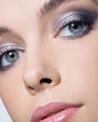 Icy eyes ❄️ . . Mua: @glambysamfeingold Photo: @rebecaphotography Model:  @georgiamcquillan . . #makeupartist #makeuplooks #makeupideas  #nycmakeupartist #mua #photoshoot #nycphotoshoot #smokeyeye #glammakeup  #glam #blendwithtrend #eventmakeup