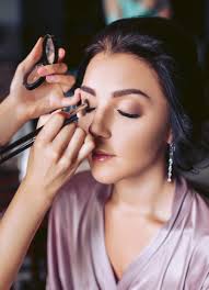 Looking for session availability for Sr. Pics with a professional  photographer. I know I've procrastinated..... hoping for next week.