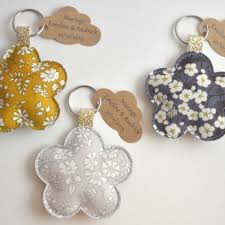 Faire Parts Originaux Personnalises Porte Cles Liberty Creation Artisanales Par Bykiki Ideal Cadeau I Artisanat Coeur Couture Cadeaux Noel Projets De Couture