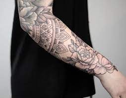 Sashatattooing Sashatattooing Sashamasiuk Tattoo Enmanierenoire Engravingtattoo Tattoo Tattoola Los Elbow Tattoos Boho Tattoos Mandala Wrist Tattoo