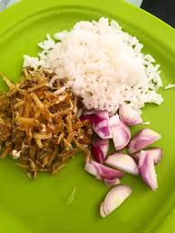 Have you ever tried cucur ikan bilis? Ikut Cara Ni Jika Nak Cucur Ikan Bilis Lembut Gebu Walaupun Tak Guna Telur Air Panas Hanya Guna Satu Bahan Ni Jer Keluarga