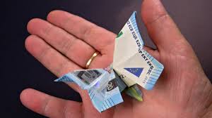 Wer etwas schönes verschenkt, der möchte es auch hübsch verpackt wissen. Geld Falten Schmetterling Aus Geldscheine Basteln Deko Ideen Mit Flora Shop Flora Shop Eu