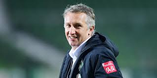 Frank baumann plays the position defence, is 45 years old and 187cm tall, weights 81kg. Uberzeugt Von Seiner Arbeit Werder Bremen Verlangert Mit Boss Frank Baumann Mopo De