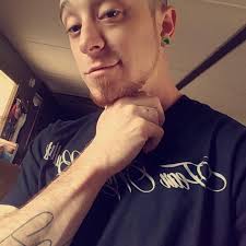 do you guys pick and choose who's posts yall want to comment on?🤣