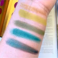 Emmie Reviews Lunar Beauty Moon Spell Palette Emmie S Beauty Life