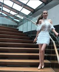 Lise eğitimini tamamladıktan sonra üniversite eğitimi için i̇stanbul'a geldi. Erkenci Kus Polen Kim Gercek Adi Ne Polen In Giydigi Kiyafetler Ve Markalari Dizihaberci