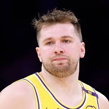 Jayson Tatum ha estado reclutando a Damian Lillard para unirse a los  Celtics. Me imagino que eso es para el 2027? Lillard y Tatum no jugarán en  la próxima temporada.