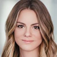 Carly Holt's Instagram, Twitter & Facebook