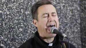 Iglesia Católica: El rock se viste con sotana