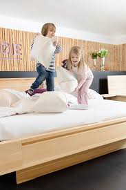 Bett selber bauen mit der richtigen bauanleitung 38 r1 stabiles bett selber bauen führung. Stabiles Und Gemutliches Bett Aus Zirbenholz Bett