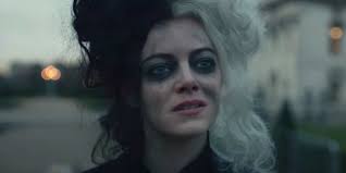 «круэлла» — американский криминальный комедийный фильм режиссёра крэйга гиллеспи, приквел к фильмам «101 далматинец» и «102 далматинца». See Emma Stone In Disney S First Cruella Trailer