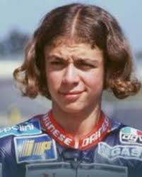 Always remembered ❤️ Marco Simoncelli 5️⃣8️⃣ 🇮🇹 San Carlo Honda Gresini  waves to fans during MotoGp of Italy at Mugello Circuit 2011.  #marcosimoncelli #motogp #honda #gresiniracing #SuperSic58