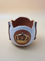 One of industry's most anticipated collaboration has finally happened, vector and mi abaga settles scores, linked up in the studio and recorded this conscious rap track titled crown of clay. Mc49 Gold Plated Crown Clay Art Work Mecal Corporate Vip Gifts Jordan Saudi Arabia